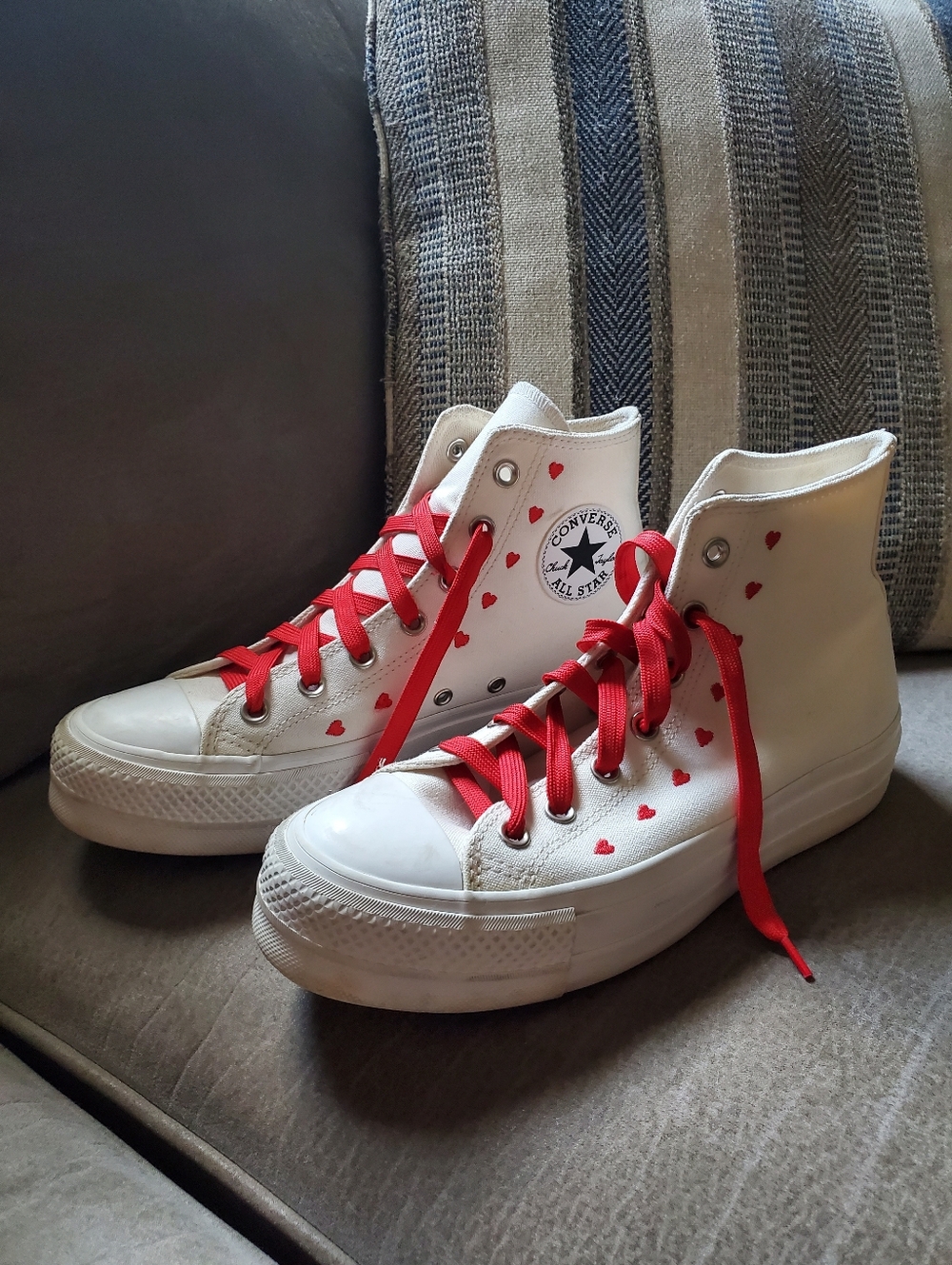 Converse Chuck Taylor All Star Lift Platform High 'Embroidered Hearts - White 9 - Picture 3 of 12